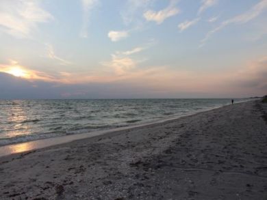 Charming Vacation Rental on Manasota Key 2 Bedrooms Sleeps 5